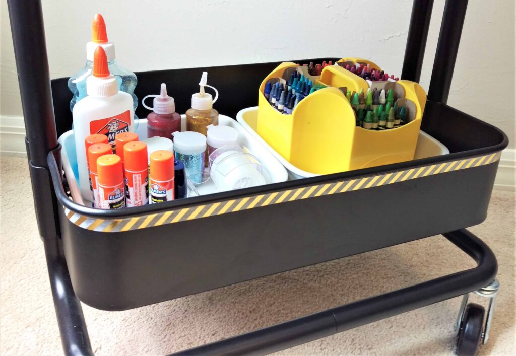Homework Station | How to put together this sanity-saving homework station. Make going back to school easier and more organized with this homework station so you have all your supplies in one place!